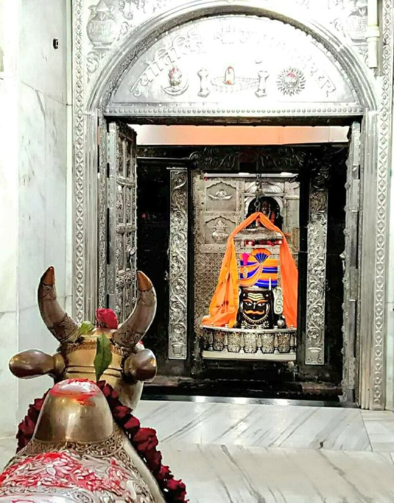 महाशिवरात्रि पर शिवमय हुआ उज्जैन: बाबा महाकाल के दरबार में उमड़ा आस्था का सागर